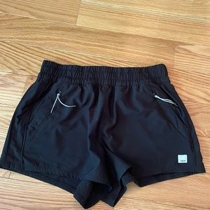 Vuori black dash shorts - great condition worn once or twice